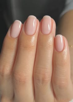 saasdads Pink Nails Engagement, Bridesmaid Nails Neutral, Short Engagement Nails, Clean Short Nails, Engagement Shoot Nails, Short Clean Nails, Soap Nails, Milky Pink Nails