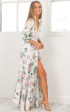 Lone Traveller maxi dress in white floral Lone Traveller, Sukienki Maksi, Maxi Vestidos, Rok Outfit, Fest Outfits, Chic Summer Outfits, Mode Casual, White Floral Dress