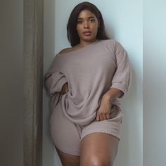 Ribbed Waffle. Lightweight And Breathable. 3/4 Sleeve With Wide Bands. Elastic Waistband Shorts. Available In Small, Medium, Large, 1x, 2x, And 3x Made Locally In Gray & Black Available. Lounge Wear Ideas, Sweatshirt Shorts, Style Sweaters, Short Loungewear, Seductive Clothes, Curvy Girl Outfits, Loungewear Set, Curvy Outfits, Wide Bands