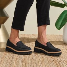 Women's Black Leather Cara Lug Loafer | TOMS Comfortable Fall Shoes, Loafers With Jeans, Toms Shoes Outfits, Loafers Trend, Toms Shoes Women, Comfortable Work Shoes, Loafers Outfit, Black Toms, Work Fits