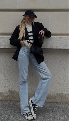 Winter Outfits Striped Sweater, Nyc Women Fashion, Outfits Otoño 2022, Autumn Outfit Inspo For School, Womens Black Trousers Outfit, Driving Range Outfit, Uni Fall Outfits, London Fashion Women, Uni Outfits Fall