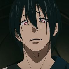 an anime character with black hair and red eyes