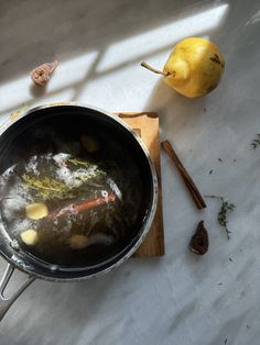 This Autumn spiced simple syrup recipe is a subtle and flavorful way to welcome the fall season! With the classic spices of fall... Simple Syrup Recipe, Simple Syrup Recipes, Smores Cookies, Bourbon Cocktails, Cocktail Recipes Easy, Fall Spices, Syrup Recipe, Easy Cocktails