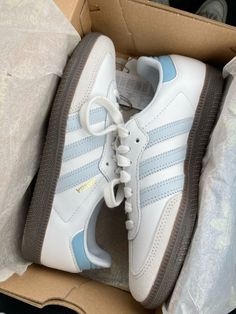 Looks Adidas, Samba Shoes, Pretty Sneakers, Looks Pinterest, Trendy Shoes Sneakers, Dr Shoes, Preppy Shoes, Pretty Shoes Sneakers, Adidas Shoes Women