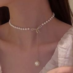 Fine Jewelry Necklace قلادات متدلية, Golden Bow, Diy Jewelry Unique, Handmade Jewelry Tutorials, Jewelry Accessories Ideas, Beltane, Classy Jewelry, Women Necklace