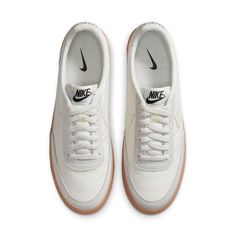 Stay on trend with the Nike Killshot 2 Leather Sail Gum. This fresh sneaker features real leather and pure rubber on the sole for lasting comfort and durability. The sail colorway, gum yellow accents, and black Nike branding are perfect for standing out in style. Whether you’re heading to the skatepark or just hanging out with friends, make sure you look your best with the Nike Killshot 2 Leather Sail Gum. Casual White Sneakers, Vans Girl, Mens Business Casual Outfits, White Sneakers Men, Nike Retro, Fresh Sneakers, Mens Casual Dress, Shoe Covers, Business Casual Men