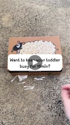 a box that has some kind of toy on top of it with the words, want to keep your toddler busy for 15 minutes?