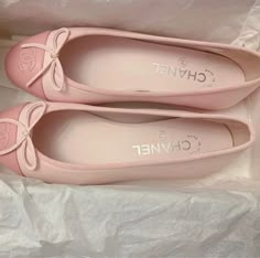 ليلي كولينز, Fancy Shoes, Pink Girly Things, Mode Inspo, Pink Shoes