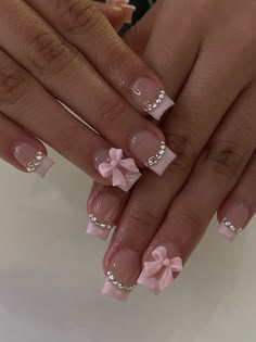 The temperatures are rising, days are getting longer, beach days are here, and suddenly, we have a sunny disposition 😌. As we bring out short dresses, linen shirts, and cute sandals from deep within our Short Nails Gems, Short Polygel Nails Design, Short Polygel Nail Ideas, Girly Acrylic, Nagel Tips, Easy Nails, Polygel Nails