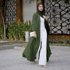 Create the perfect outfit with our Evergreen Open Front Abaya. Designed for women who want to stand out, this unique abaya offers a roomy oversized fit with an open front appeal, adding a soft finishing touch to your look. The textured trim takes it up a notch with a unique flair that will turn heads wherever you go! Kaftan Gown, Retro Cardigans, Abaya Kimono, Women Dress Collection, Open Abaya, Long Knitted Dress, Mode Abaya, Fashion Muslim, Muslim Outfits