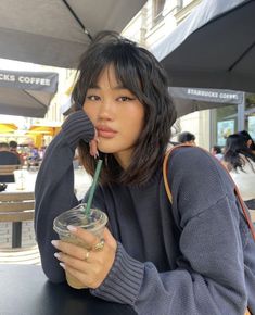 igjihoonkm #womenhairstyleasian Prom Pact, Asian Haircut, Hair Inspiration Short, Haircuts Straight Hair, Foto Poses, Short Hair Haircuts, Short Hair With Bangs, Asian Hair, Baddie Hairstyles