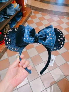 Exclusive Minnie Mouse Stars Light Up Ear Headband is released at Shanghai Disney Resort Today~! Handmade Mickey Ears, Rhinestone Mickey Ears, Custom Mickey Ears, Theme Park Fits, Disney World Ears, Disney Ears Diy, Park Fits, Disney Vacation Outfits, Character Themed Outfits