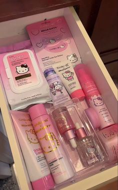 40 takipçi olmama yardın eder misin Hello Kitty Products, Carcase Iphone, Hello Kitty Gifts, Hello Kitty Merchandise, Hello Kitty Makeup, Smink Inspiration, Hello Kit