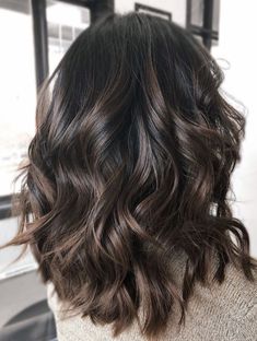 Dark brunette bayalage lob Subtle Lowlights, Bayalage Brunette, Hair Lowlights, Dark Brunette Balayage Hair, Brunette Ombre, Black Hair Balayage, Dark Brunette Hair, Short Ombre Hair