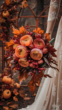 Pumpkin Spice Ranunculus: Cozy Fall Wedding Bouquets Fall Leaf Bouquet, Autumn Leaves Bouquet, Autumn Flowers Aesthetic, Fall Ranunculus, Cozy Fall Wedding, Fall Flower Wedding Bouquets, Autumn Wedding Bouquet, Cornucopia Centerpiece, Creative Doodles