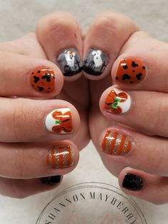 Disney Pumpkin Nails, Disney Halloween Nails Simple, Disney Halloween Nail Designs, Disney Inspired Halloween Nails, Mickey Pumpkin Nail Art, Fall Mickey Nails, Nails For Disneyland Halloween, Mickey Pumpkin Nails, Disney Halloween Nail Art