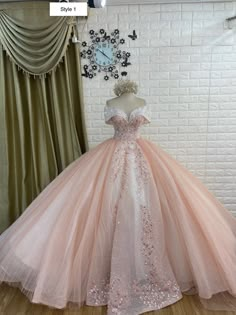 Lace Ball Gown Wedding Dress, Xv Dresses, Quinceanera Pink, Quinceanera Themes Dresses, Quinceañera Ideas, Pink Quince, Quinceñera Dresses, Dresses Gold, Wedding Dresses Lace Ballgown