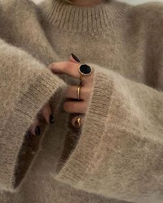 Hand Accessories Aesthetic, Winter Accessories Aesthetic, Autumn Fashion Aesthetic, Winter Rings, Simplicity Aesthetic, Fall Lifestyle, Autumn Accessories, Estilo Hippy, Jewelry Lookbook