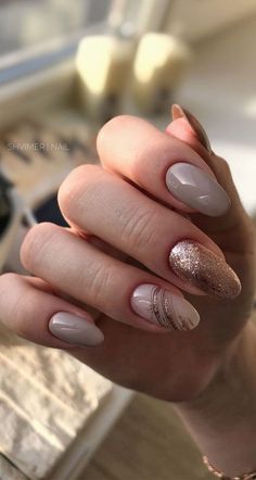 Mauve Nails French Tip, Milky And Pink Nails, Pink Neutral Nails With Accent, Nail Art Designs Gold Glitter, Nail Art Nude Simple, Mauve And Gold Nails, Nail Art Pink Pastel, Mauve Nails With Accent, Nailart Designs Elegant