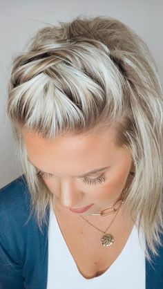 Shampoo Texture, Day 2 Hair, Faux Braid, Perfect Hair Color, Texture Spray, A Messy Bun, Hairdos For Short Hair, Peinados Fáciles Para Cabello Corto, Summer Hairstyles For Medium Hair