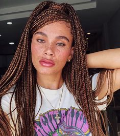 JOYJAH ESTRADA on Instagram: “This side swoop ponytail with the braids & my eyyyyyes is kind of a vibe! 😌 Ya like it? Lol . #braids #freckles #style #beauty…” Side Swoop Box Braids, Txt Hairstyle, Hairstyle On Braids, Side Swoop Hairstyle, Side Swoop Ponytail, Knotless Box Braids Styles, Joyjah Estrada, Swoop Ponytail, Side Swoop