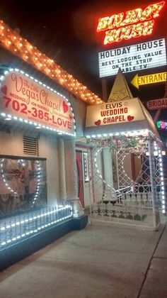 the outside of a restaurant with christmas lights on it