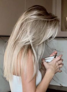 hair colour Natural Ashy Blonde, Vanilla Beige Blonde Hair, Cool Tone Blonde, Blonde Light Brown Hair, Hairstyles For All Hair Types, Rambut Brunette, Easy Hairstyles For Medium Hair