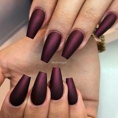 15 Stunning Burgundy Nail Colors for Winter 2023-2024 - thepinkgoose.com Black Coffin Nails, Matte Nail Polish, Matte Nails Design, Purple Nail, Super Nails, Blue Nail