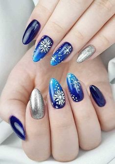 Blue Nail Art Designs, Unghie Sfumate, Red Christmas Nails, Cute Christmas Nails, Christmas Nails Easy, Spring Nail Colors, Her Nails, Christmas Nail Art Designs, Almond Nails Designs