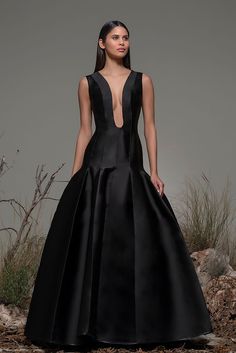 Description Black A-line, Long dress Fitted, Long Sleeves Plunging neckline Dry Clean Made in Spain SKU BEVERINO