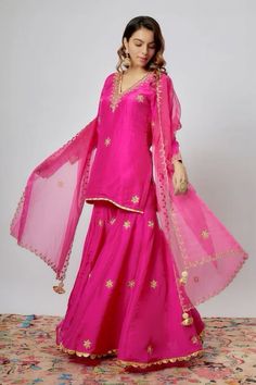 Pink Garara Dress, Pink Silk Gown, Marriage Outfit, Pink Kurti, Mehendi Outfit, Sharara Designs, Dresses Pattern, Pink Kurta