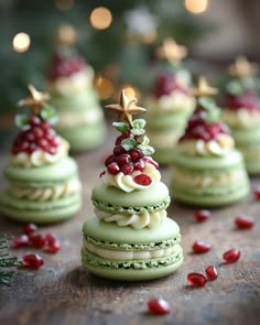 Macaron Christmas Tree, Macaron Christmas, Donut Christmas Tree, Entertaining Desserts, Christmas Macarons, Christmas Donuts, Cinnamon Candy, Fine Dining Recipes, Cherry Candy