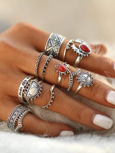 This set of Boho inspired rings will stand out during any festive event. Boho Silver Rings, Silver Rings Set, Irish Wedding Rings, Dream Rings, Ring Sets Boho, Teen Jewelry, Chic Rings, Gold Rings Simple, Silver Ring Set