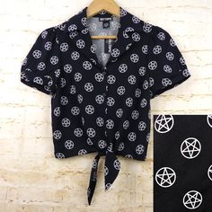 Hot Topic Pentagram Tie Front Button-Up Top Womens S Black Goth Witch Rock New With Tags, Hot Topic Pentagram Tie Front Button-Up Top Womens S Black Goth Witch Rock Size: S ***I Would Recommend Comparing Sizes To A Similar Garment From Your Closet To Determine If The Size Fits You. Measurements: Armpit-To-Armpit: 18 1/2 Full Chest: 37 Collar/Shoulder Point To Bottom Hem: 19 1/2 Details: Take Your Witchy Look Into Warmer Weather With This Black Tie-Front Woven Button-Up Featuring A White Pentagra Pentagram Dress, Goth Witch, Black Goth, Rock Metal, Button Up Top, Women's Tops, Hot Topic, Black Tie, Boy Outfits