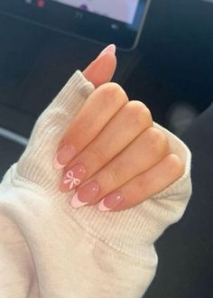 Neutral Nails For School, Nails Idea For School, Cute Summer Nails Ideas, Simple Nails Natural Nail, Back Go School Nails, School Nails Ideas For Teens, Nail For School Natural, Summer Bow Nails, Back To School Nails Almond Shape