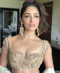 Low Neck Blouse Designs, डिजाइनर कपड़े, Yami Gautam, Backless Blouse Designs, Latest Model Blouse Designs, Lehenga Blouse Designs, Fashionable Saree Blouse Designs, Sari Blouse Designs, Indian Saree Blouses Designs