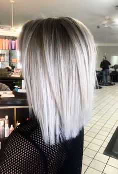 Blonde Hair With Roots, Platinum Blonde Hair Color, Icy Blonde Hair, Gorgeous Hair Color, Blonde Hair Inspiration, Platinum Blonde Hair, Hair Color And Cut