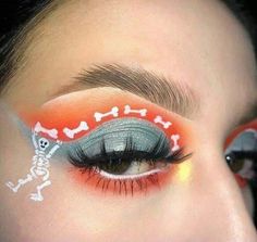 Cute Halloween Eyeshadow, Halloween Eyeshadow Ideas, Halloween Eyeshadow Looks Easy, Halloween Eyeshadow Looks, Eyeshadow Looks Easy, Halloween Eyeliner, Makeup Ideas For Halloween