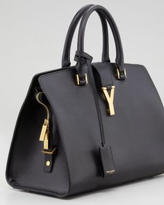 Handbags Diy, How To Have Style, Ysl Handbags, Bag Obsession, Black Handbag, Mk Bags, Kelly Bag, Handbag Heaven, Handbag Shoes