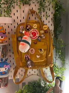 Backpack Decoration Ideas, Aesthetic Backpack, Inside My Bag, Custom Backpack