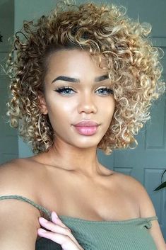 Wigs Blonde, Short Curly Hairstyles For Women, Blonde Curly Hair, Ombre Blonde, Curly Hair Cuts, Short Curly Hair, Long Curly Hair, Curly Wigs, Long Curly