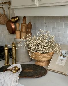 the kitchen counter is clean and ready to be used as a place setting for cooking