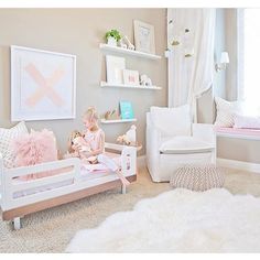 TODDLER / / Cute toddler bed and reading nook in the little girl's room of stylist @oilostudio in pastels and white, a nice transition from the nursery. ✔️ Sisters Room, Girls Bedroom Paint, Toddler Bedroom Girl, Rooms Ideas, Toddler Rooms, Daughters Room, Toddler Bedrooms