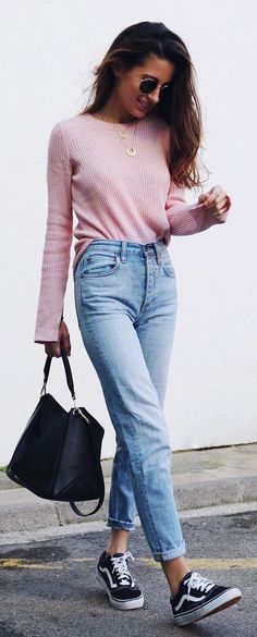 Rosa y denim. Un outfit perfecto para primavera Boyfriend Jean, Jeans Outfit, Outfit Goals, Fashion 2017, Street Styles