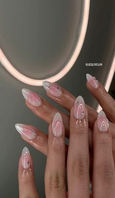 Nails Design For Brown Skin, New Year Nails Almond Shape, Nail Art Design For Short Nails, Nail Ideas For Wedding Bridesmaid, Short Nail French Designs, Almond Nails Ideas Elegant, Neutral Cute Nails, Saturn Nails Design, Pretty Autumn Nails