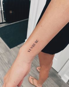 a person with a tattoo on their arm that reads, winkin'n out