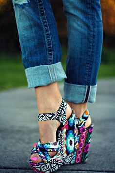 Cute! Love the print on this wedge heel. High Heel Stiefel, Paris Mode, Latest Shoe Trends, Cute Heels, Fabulous Shoes, Heels & Wedges, Shoe Fits