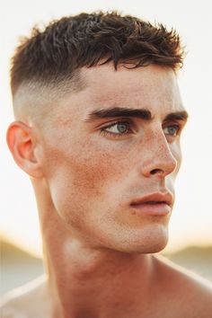 This textured crop is where edgy meets practicality. With its choppy layers on top and skin-fade sides, this men's hairstyle is a bold statement that screams modern and is a breeze to maintain. Click here to see more modern short hairstyles for men. High Fade Haircut Mens Short Top, Men’s Undercut, Stylish Mens Haircuts