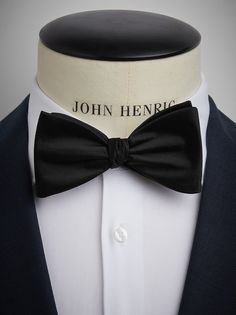 Men’s bow ties – Plain bow tie.
This self-tied plain bow tie should match the rest of your outfit in terms of its color and style, but it does not need to be the exact same color as the rest of the ensemble. An plain bow tie should not clash with the rest of the outfit. A bow tie is also a great choice for weddings and special occasions. Classic Pre-tied Butterfly Knot Bow Tie, Pre-tied Satin Bow For Black Tie Events, Elegant Solid Color Bow With Tie Back, Classic Solid Color Bow With Ties, Classic Pre-tied Satin Bow Tie, Elegant Solid Color Bow, Elegant Solid Bow Tie, Classic Solid Bow Tie, Classic Solid Suit And Tie Accessories With Decorative Bow