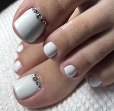 White Pedicure With Rhinestones, White Glitter Toe Nails, Toe Nails With Rhinestones, Trendy Toe Nails, Nail Nail Designs, Nail Color Ideas